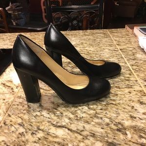 Beautiful classic pump with a fun flair!